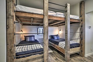 2 bedrooms, iron/ironing board, internet, bed sheets