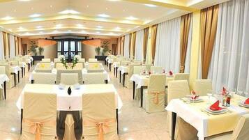 Free daily local cuisine breakfast