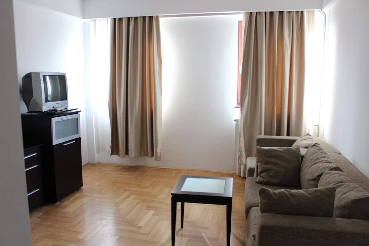 Suite | Premium bedding, memory foam beds, minibar, blackout drapes