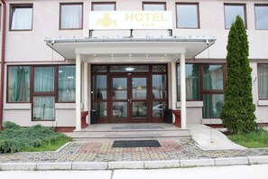 Front of property - Hotel Yu (East Sarajevo)