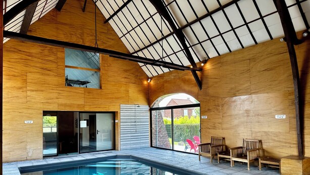 Indoor pool, a heated pool - Gîte Les Oliviers – 4 people – 2 bedrooms – 1 bathroom – Indoor pool (Arques)