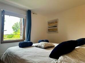 2 dormitorios, tabla de planchar con plancha, wifi gratis y ropa de cama