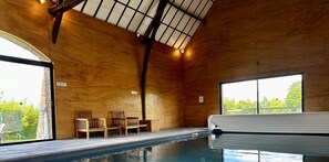 Indendørs pool, opvarmet pool