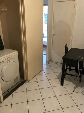 Apartemen | Area keluarga | TV layar datar