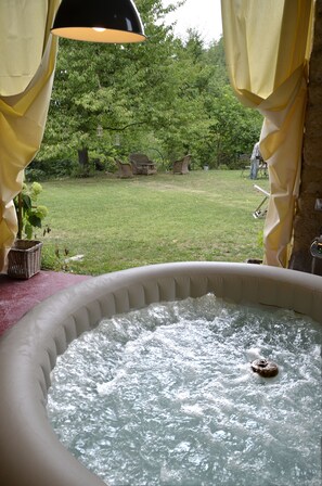 Indoor spa tub