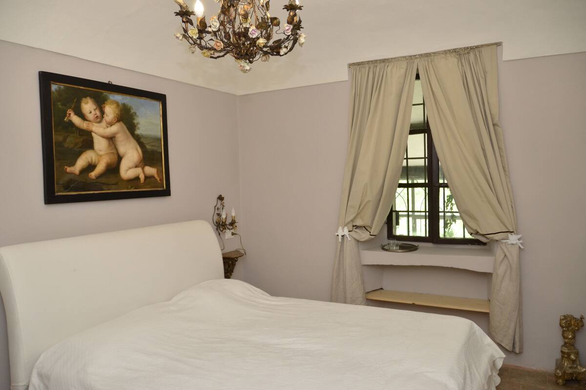 Deluxe Room, 1 Queen Bed | Free WiFi, bed sheets