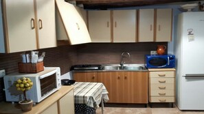 Private kitchen - Rustic house in La Sierra De Cazorla. (Quesada)