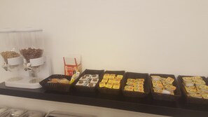 매일 뷔페 아침 식사 유료