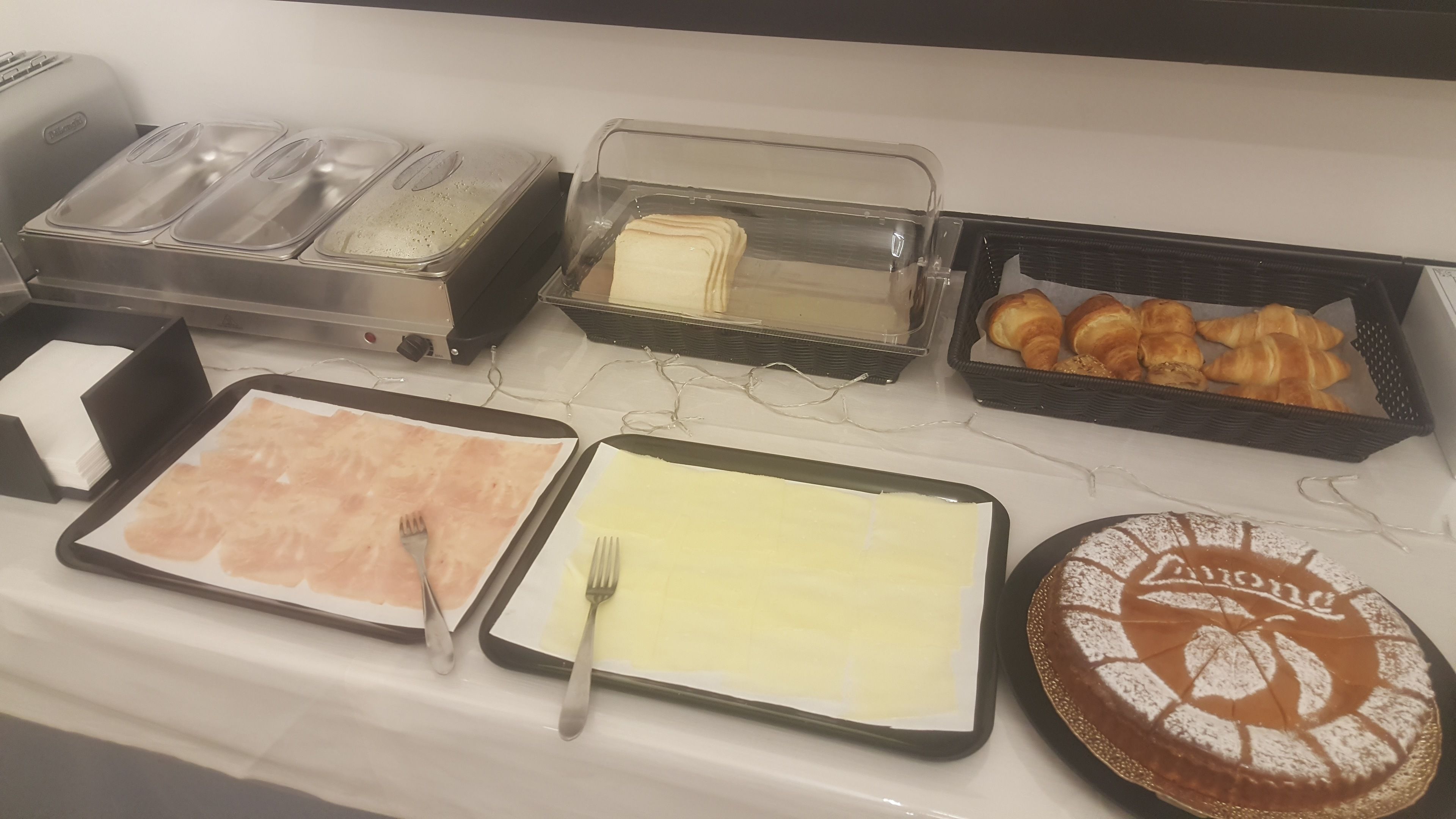 daily buffet breakfast for a fee