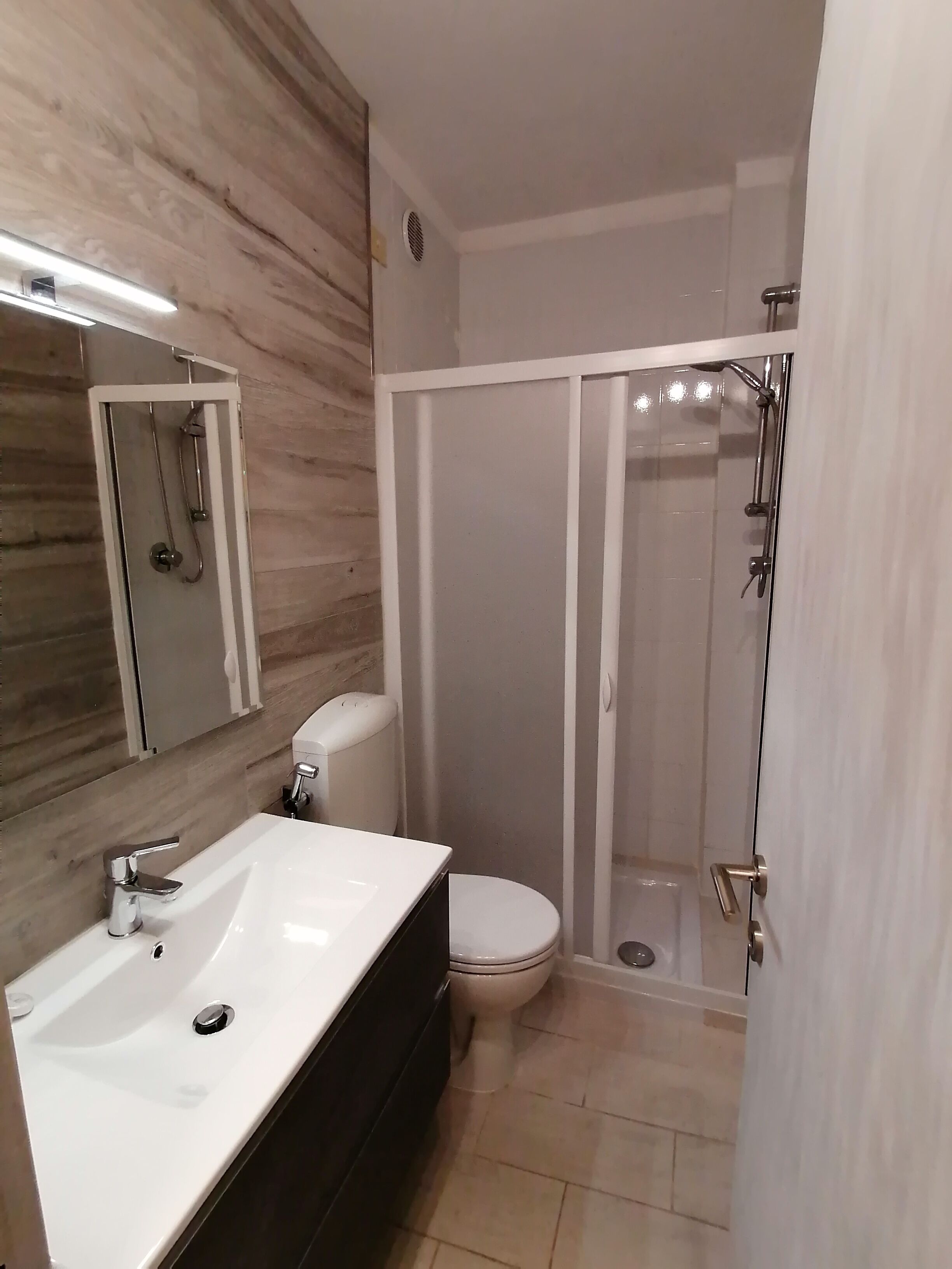 design room | bathroom | shower, rainfall showerhead, free toiletries, hair dryer