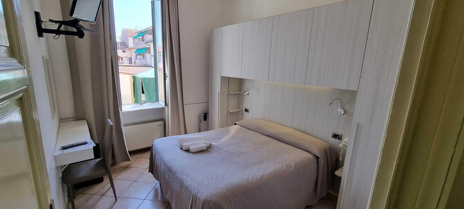 standard double room | desk, free wifi, bed sheets