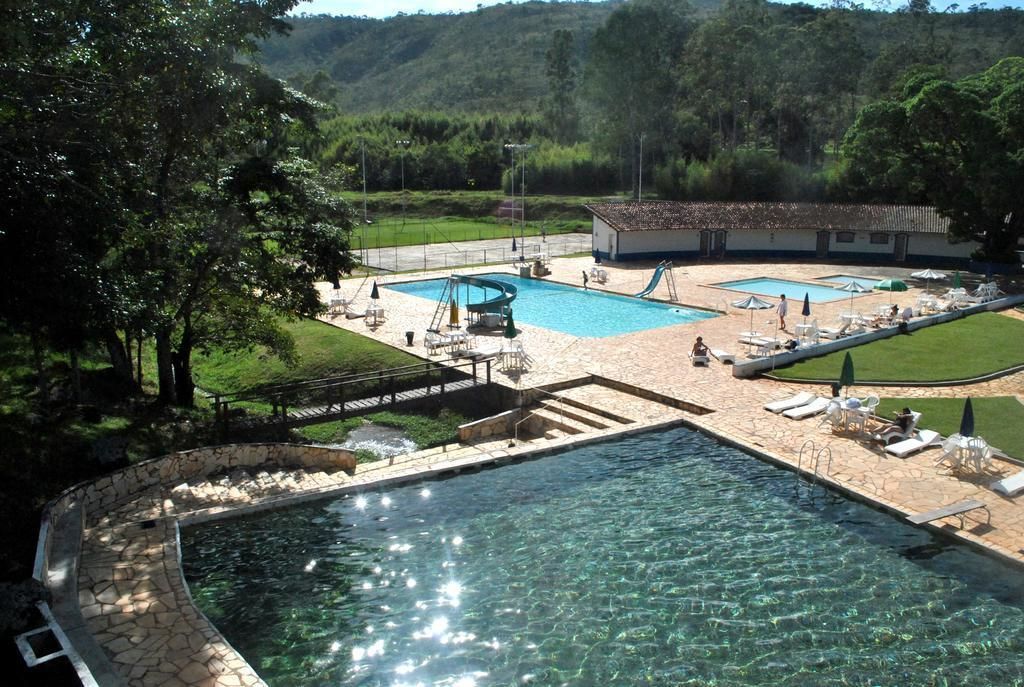 Piscina interna, 5 piscinas externas, guarda-sóis, espreguiçadeiras