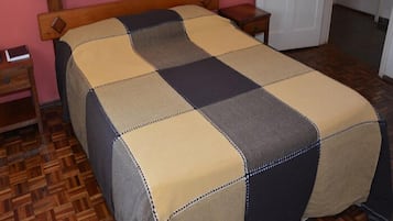 Standard Apartment, 1 Double Bed | Laptop workspace, free cribs/infant beds, free WiFi, bed sheets