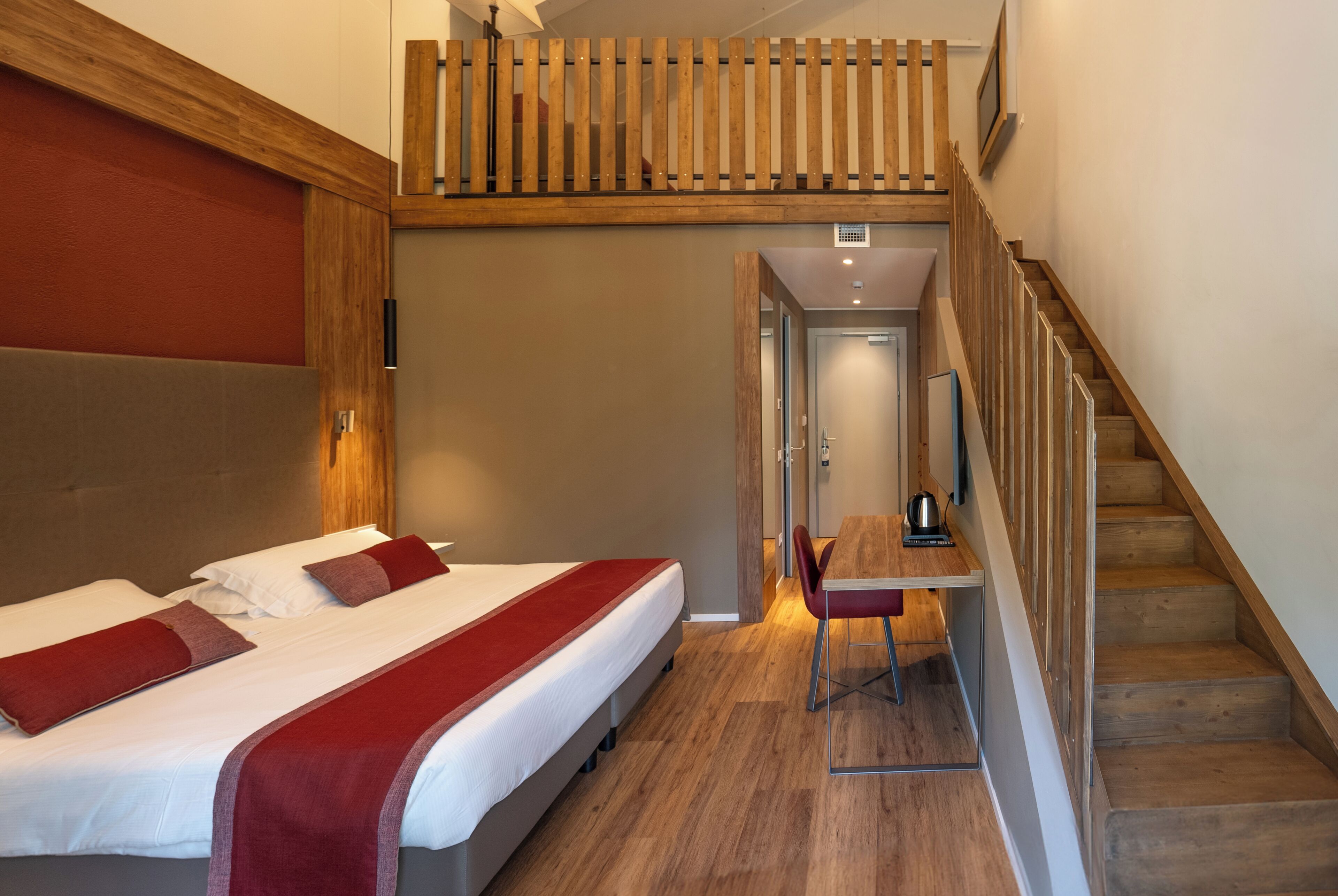 Exclusive Double Room | Minibar, desk, cribs (surcharge), WiFi (free)