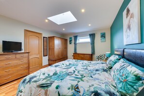 2 bedrooms, iron/ironing board, travel crib, free WiFi