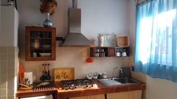 Estudio, 1 cama Queen size (Sole) | Cocineta privada | Refrigerador