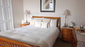 Family Room, Multiple Beds | Iron/ironing board, free WiFi, bed sheets