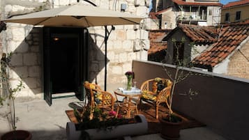 Deluxe Double Room, Balcony | Balcony