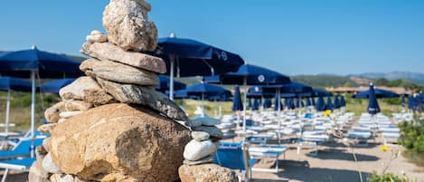 Una spiaggia nelle vicinanze