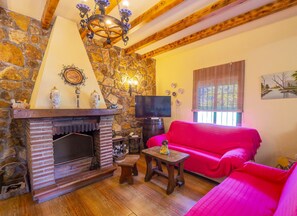 TV, fireplace - Cubo's Villa Jara / pool / field / tranquility / trees / (Alhaurín el Grande)