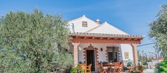 Cubo's Villa Jara / pool / field / tranquility / trees /