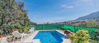 Cubo's Villa Jara / pool / field / tranquility / trees /