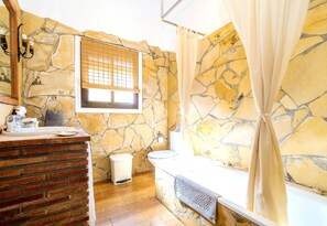 Bathtub, hair dryer, towels - Cubo's Villa Jara / pool / field / tranquility / trees / (Alhaurín el Grande)