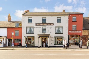 Front of property - The Bull Hotel (Olney)