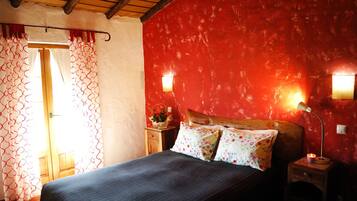 Apartemen, 1 kamar tidur, pemandangan kebun | Minibar dan didekorasi berbeda-beda