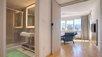 Suite, City View | Living area
