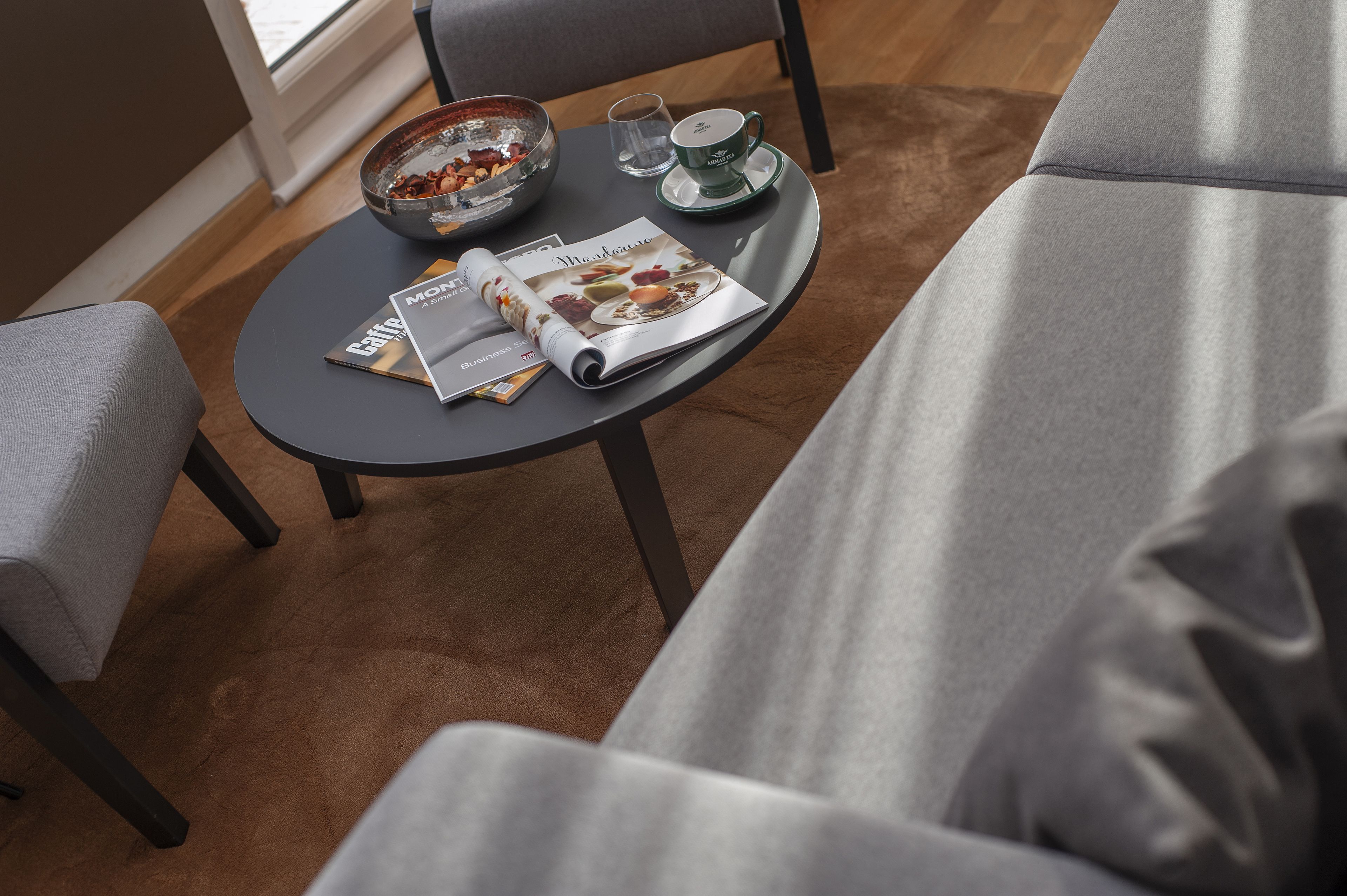 deluxe room, city view | living area | led tv