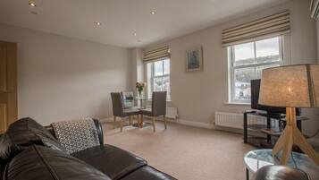 Apartment, 2 Bedrooms (7) | Living area | Flat-screen TV, DVD player