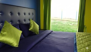 Deluxe-Zimmer, 2 Schlafzimmer, Hügelblick, Bergseite | Tempur-Pedic-Betten, individuell eingerichtet, Schreibtisch