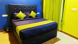 Colchones Tempur-Pedic, muebles diferentes y escritorio 
