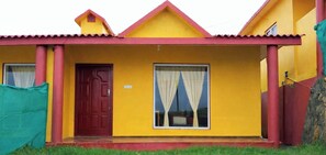 Elite-mökki, 2 makuuhuonetta | Tempur Pedic -patjalliset sängyt, yksilöllisesti kalustettu, työpöytä