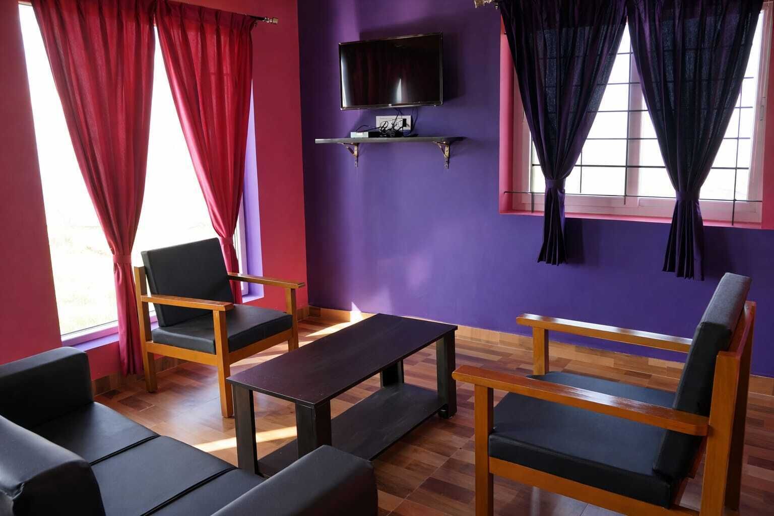 Villa familiar, varias camas | Zona de estar | Una televisión de pantalla plana, una chimenea