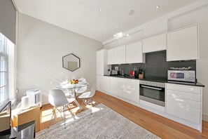 Departamento estándar, 1 cama matrimonial y sofá cama (1) | Área de sala de estar | Smart TV 