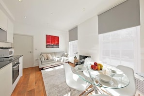 Appartement Standard, 1 lit double et 1 canapé-lit (1) | Aire de séjour | Téléviseur connecté