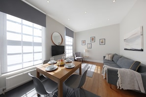 Executive appartement | Woonruimte | Een smart-tv