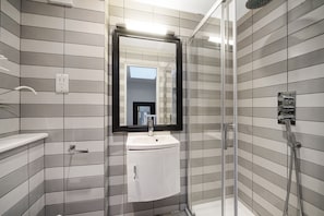 Family House | Bathroom