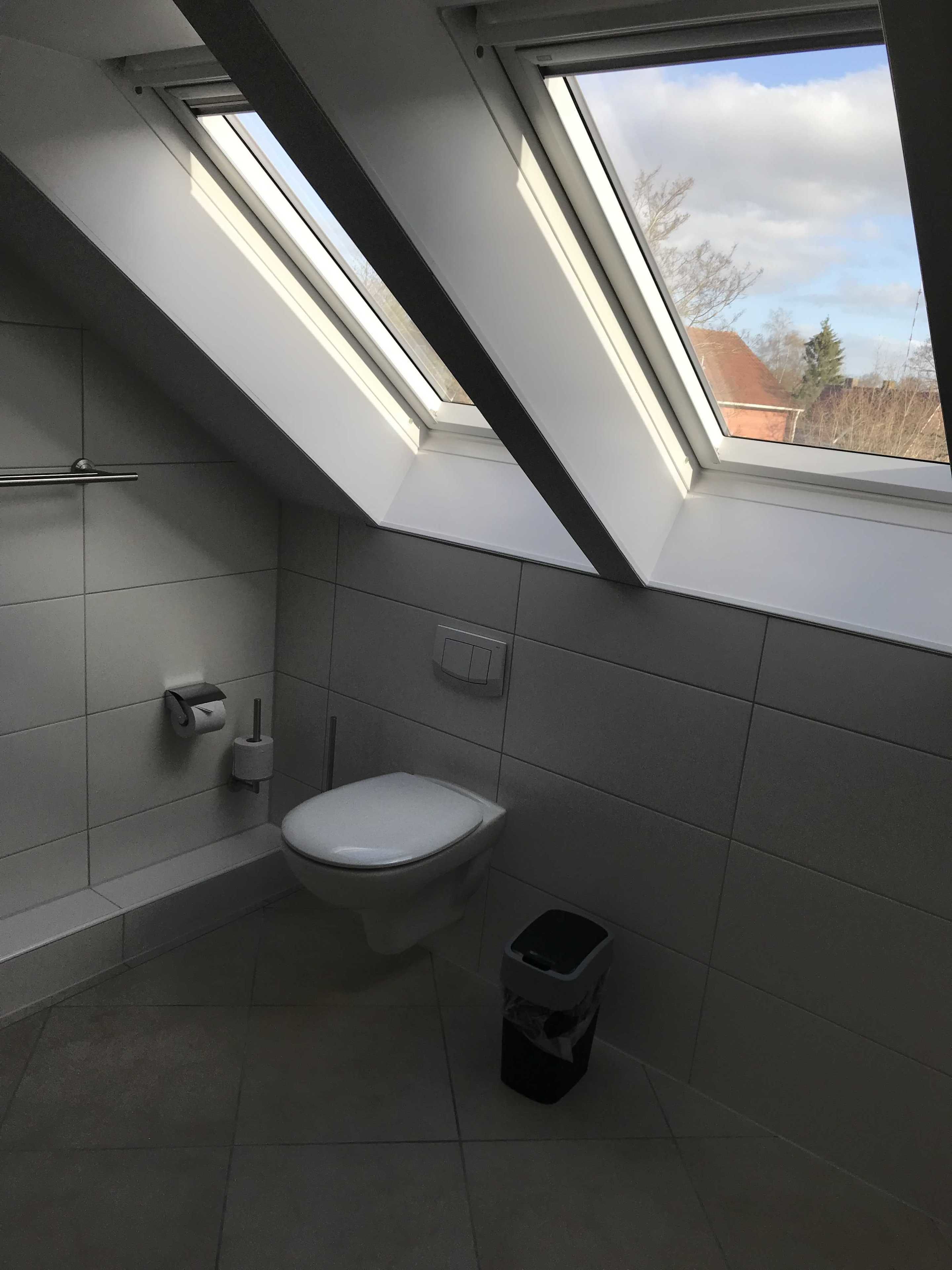 Exclusive-Apartment | Badezimmer | Dusche, Handtücher, Toilettenpapier