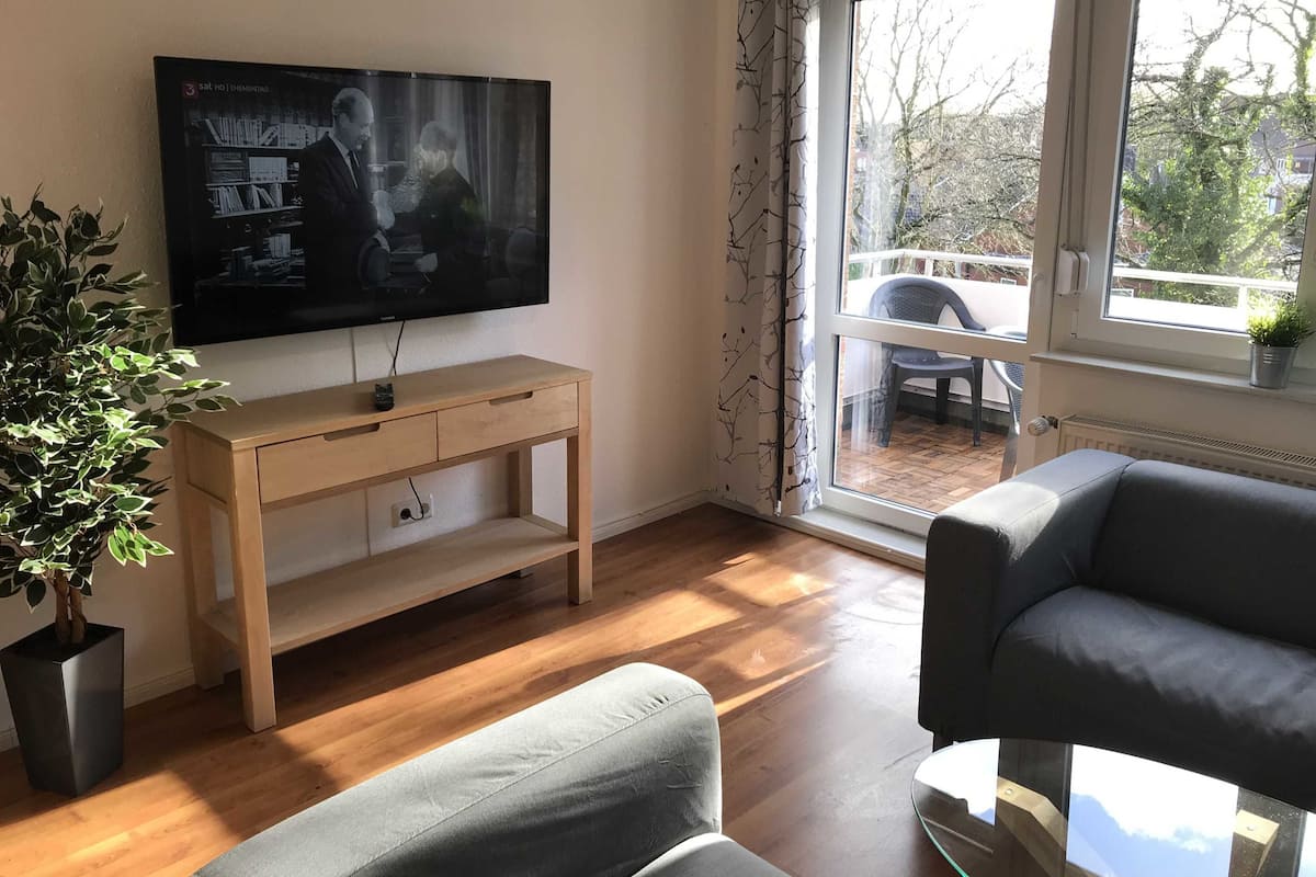 127-cm flat-screen TV with satellite channels, TV
