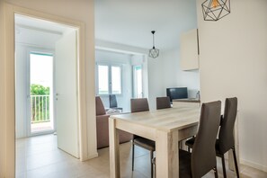 Apartment, 1 Schlafzimmer | Essbereich im Zimmer