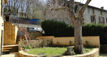 PRETTY PERIGOURDINE HOUSE IN VERY CALM NEAR BERGERAC