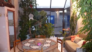 Daily continental breakfast (EUR 10 per person)