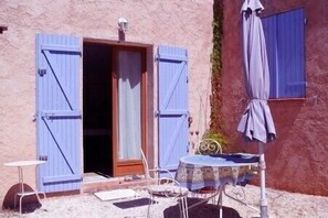 Outdoor dining - DOUBLE STUDIO NEXT TO OWNER WITH POOL  (Cotignac)