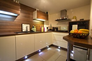 Apartment (Ground Floor) | Private kitchen | Fridge, microwave, oven, stovetop - Central New Town Apartment (Edinburgh)