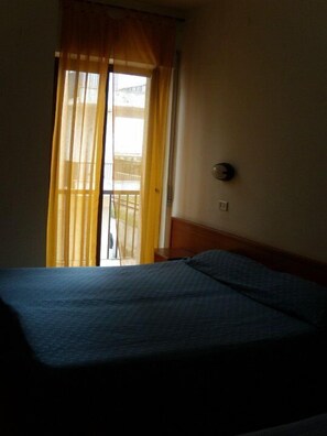 Habitación doble | Camas supletorias, wifi gratis, ropa de cama