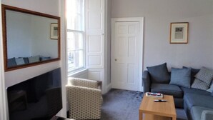 Standard Apartment | Blackout curtains, iron/ironing board, free WiFi, bed sheets - Central York Place Apartment (Edinburgh)