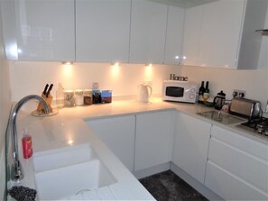 Standard Apartment | Private kitchen - Central York Place Apartment (Edinburgh)